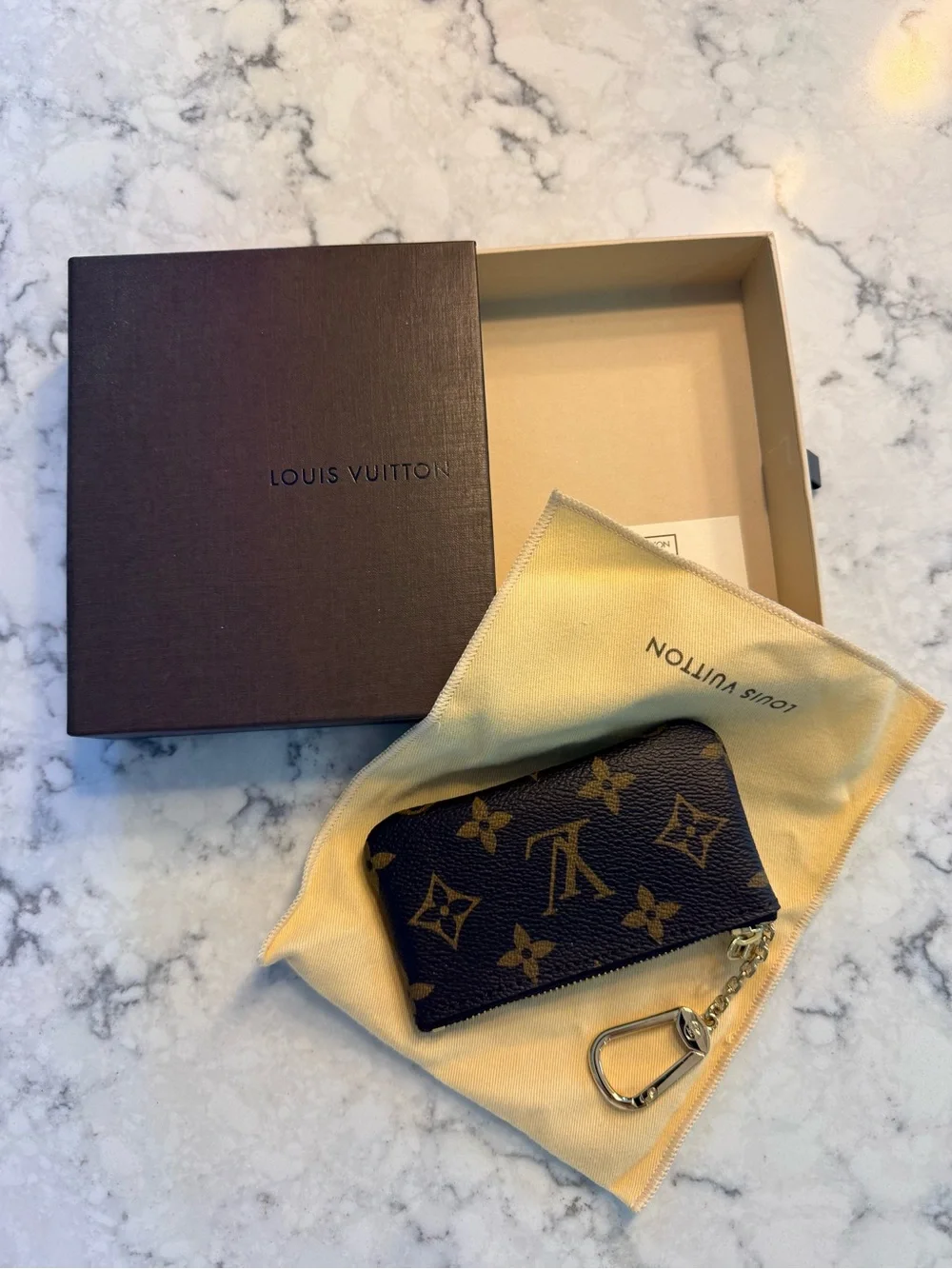 ❗️SOLD❗️Never used! Vintage Louis Vuitton Key Pouch LV Monogram Keychain - Picture 2 of 9